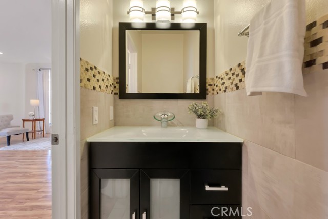 Detail Gallery Image 12 of 37 For 8958 Burnet Ave #E6,  North Hills,  CA 91343 - 3 Beds | 2/1 Baths