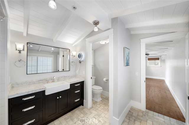 411 Poplar Street, Laguna Beach CA: https://media.crmls.org/medias/46ab7e0e-4bbf-41aa-b6e7-5482bfe0f2b9.jpg