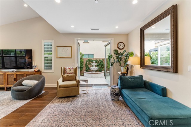 Detail Gallery Image 5 of 28 For 117 Reflection, Irvine,  CA 92620 - 4 Beds | 3/1 Baths