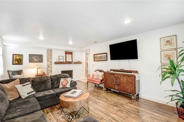 Detail Gallery Image 9 of 24 For 458 Termino, Corona,  CA 92879 - 4 Beds | 2 Baths