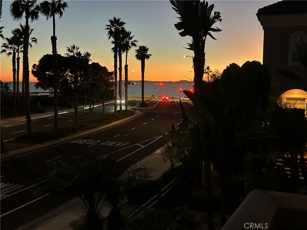 https://media.crmls.org/medias/46addcdc-2065-48b7-b6fa-754dfb48e5e1.jpg?preset=X-Large
