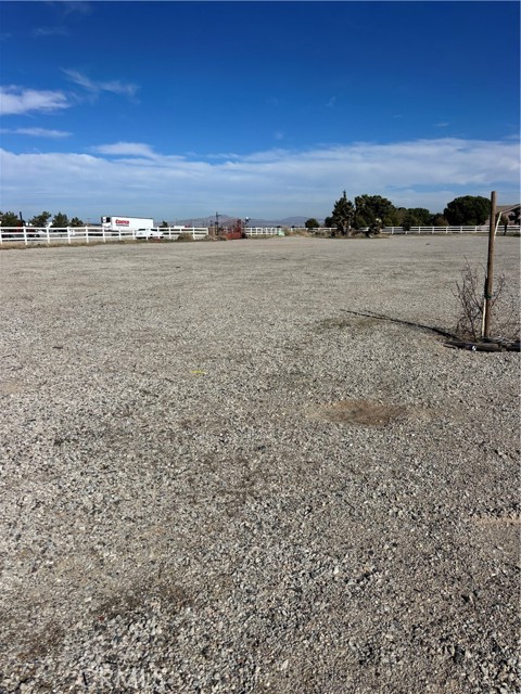 Detail Gallery Image 9 of 17 For 11971 Mission, Oak Hills,  CA 92344 - – Beds | – Baths