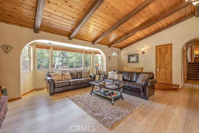 Detail Gallery Image 2 of 40 For 41722 Swan Dr, Big Bear Lake,  CA 92315 - 4 Beds | 2 Baths
