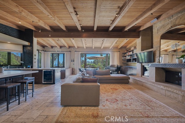 Detail Gallery Image 9 of 68 For 27409 Pacific Coast Hwy, Malibu,  CA 90265 - 4 Beds | 4 Baths