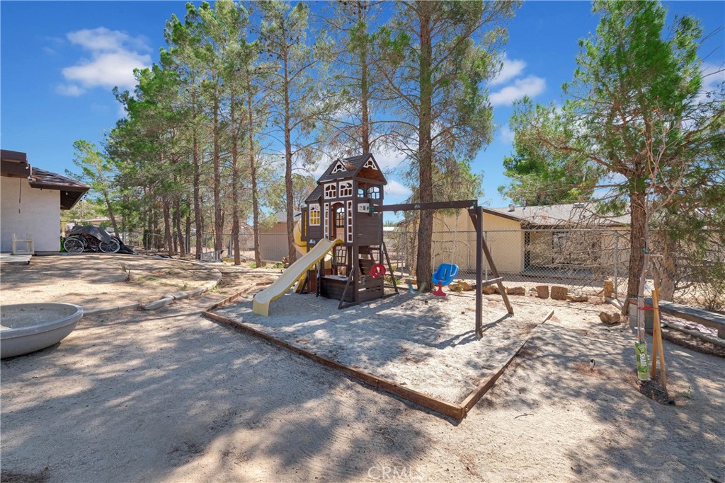 https://media.crmls.org/medias/46ae9382-d0ec-4387-b8bb-89d0c219bc50.jpg?preset=X-Large