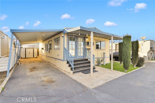 Detail Gallery Image 2 of 27 For 16473 Green Tree Bld, Victorville,  CA 92395 - 2 Beds | 2 Baths