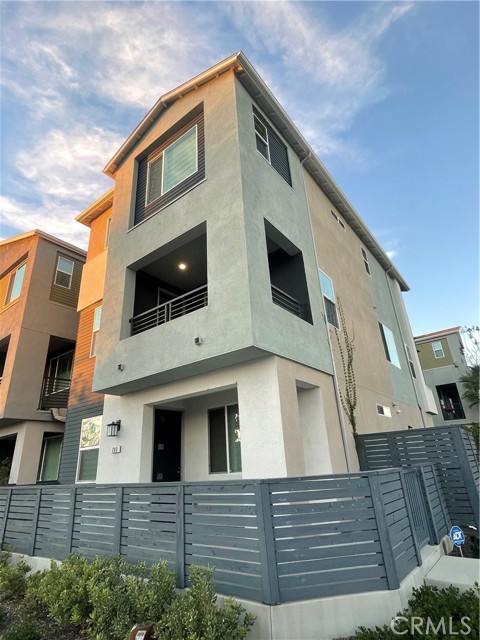 Detail Gallery Image 2 of 34 For 200 N Standard, Santa Ana,  CA 92701 - 4 Beds | 3/1 Baths