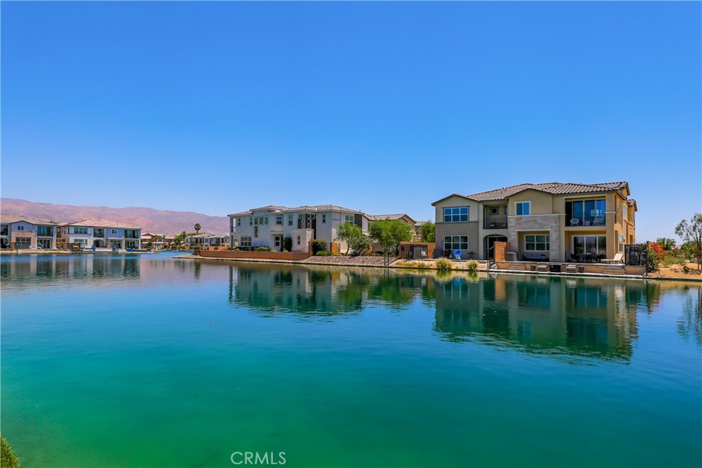 https://media.crmls.org/medias/46b04007-49bd-439e-948e-dff0751b29b5.jpg?preset=X-Large
