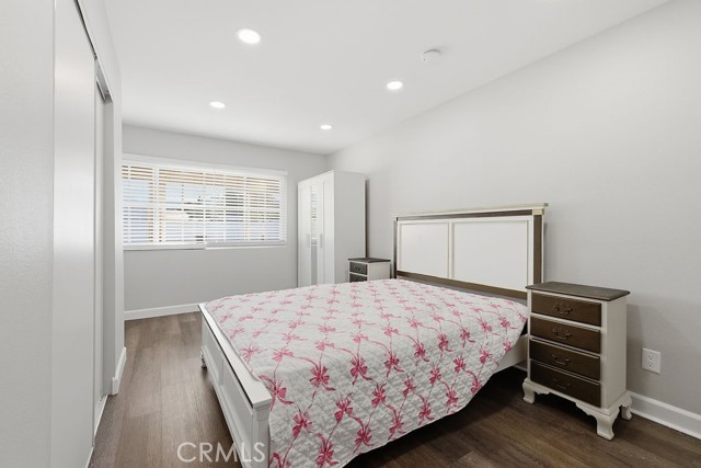 Detail Gallery Image 16 of 38 For 24305 Wabuska, Newhall,  CA 91321 - 6 Beds | 3 Baths