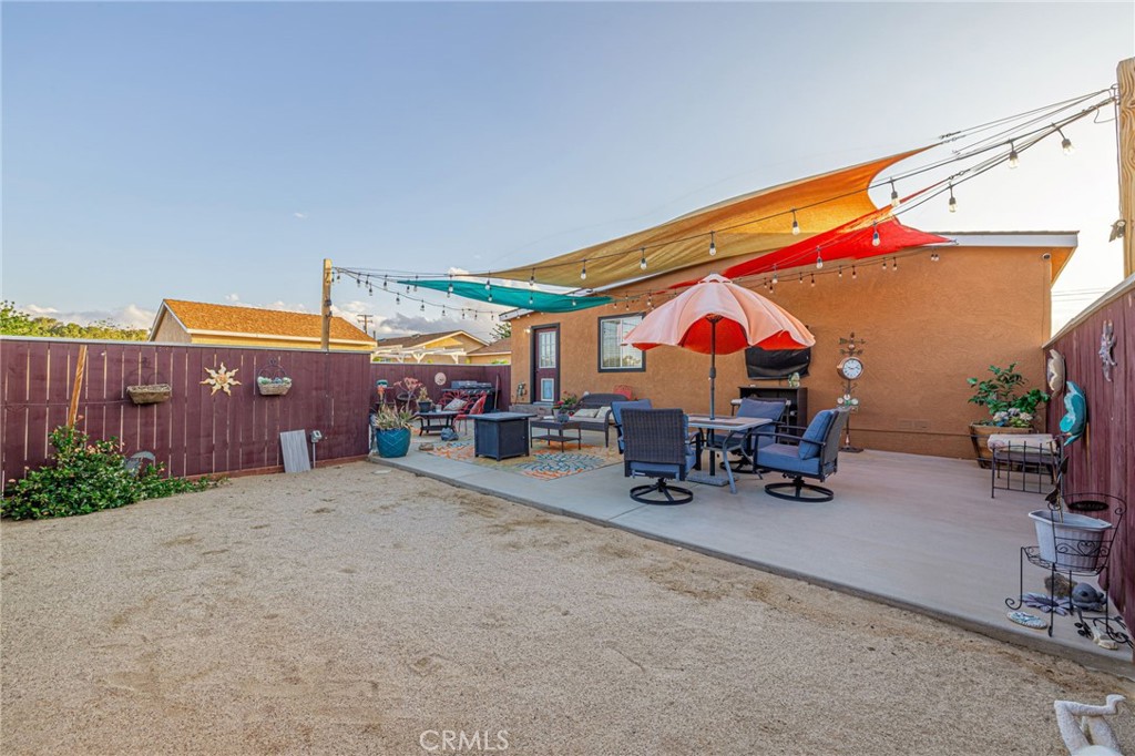 https://media.crmls.org/medias/46b0c261-238f-4529-b64c-684a05dd454a.jpg?preset=X-Large