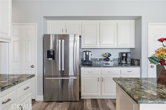 Detail Gallery Image 9 of 41 For 963 Cornerstone Way, Corona,  CA 92878 - 4 Beds | 3 Baths