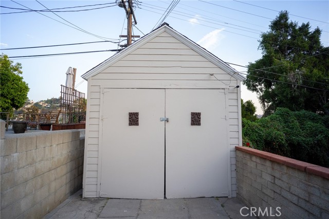 Detail Gallery Image 21 of 24 For 3728 Roderick Rd, Los Angeles,  CA 90065 - 3 Beds | 2 Baths