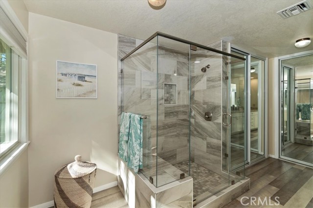 Detail Gallery Image 32 of 49 For 28065 Peninsula, Lake Arrowhead,  CA 92352 - 4 Beds | 3/1 Baths