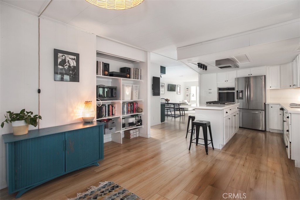 https://media.crmls.org/medias/46b2ef59-cd7b-4ab4-ae97-bf4a01b0bed8.jpg?preset=X-Large
