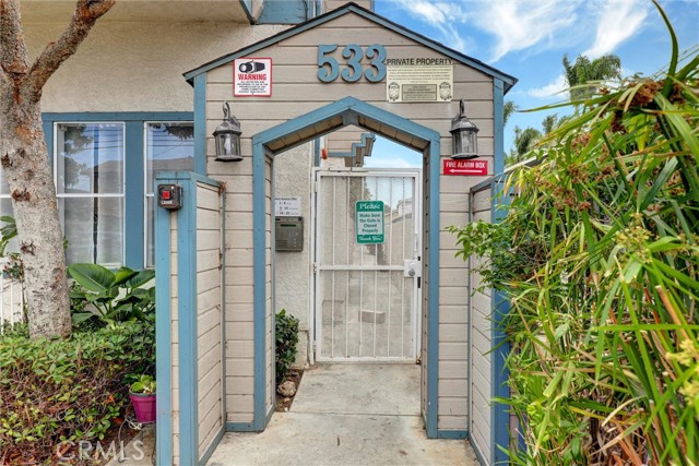 533 Walnut Avenue, Long Beach CA: https://media.crmls.org/medias/46b433f1-3eab-4f74-8476-b1294086b553.jpg