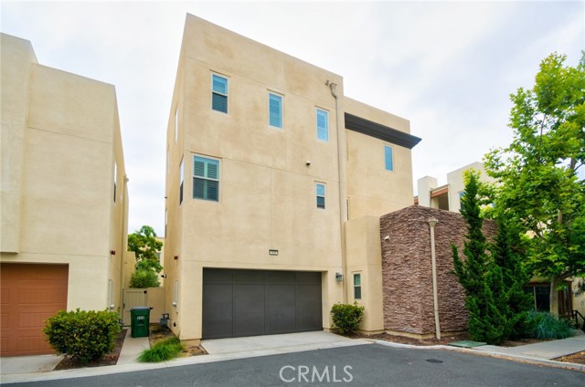 320 Magnet, Irvine CA: https://media.crmls.org/medias/46b4b039-7542-49bc-95da-357ca115e03c.jpg