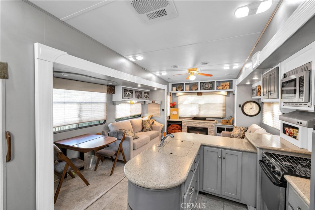 MLS #CV25265417 image #11