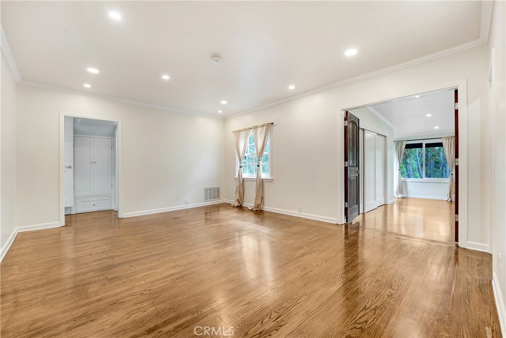 MLS #OC25224176 image #23