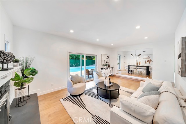 20742 Lull Street, Winnetka CA: https://media.crmls.org/medias/46b5e8b1-4127-453e-92f9-3cafd1f4e558.jpg
