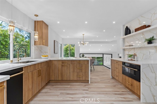 Detail Gallery Image 14 of 52 For 1 Rainbow Falls, Irvine,  CA 92603 - 4 Beds | 3 Baths