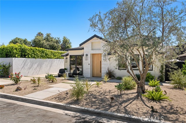 Detail Gallery Image 2 of 35 For 281 Santo Tomas Ave, Costa Mesa,  CA 92627 - 4 Beds | 4/1 Baths