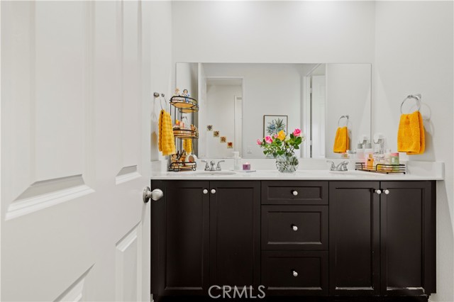 5025 W Avenue J6, Lancaster CA: https://media.crmls.org/medias/46b73a8b-b158-4e28-80ce-e392c9e97477.jpg