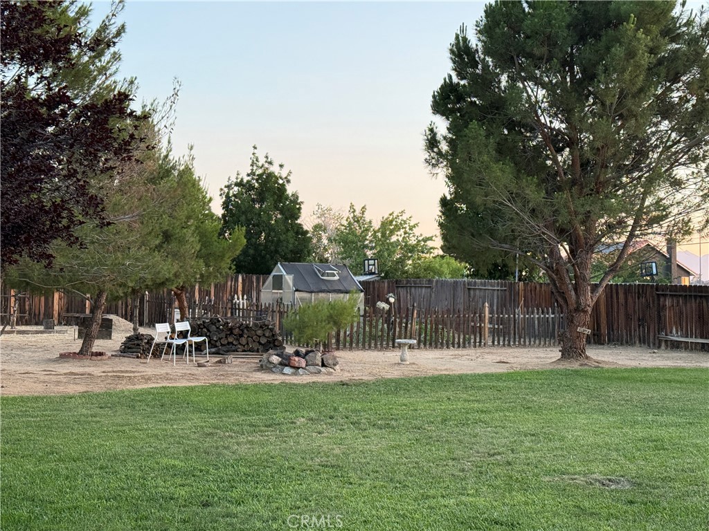 https://media.crmls.org/medias/46b76128-4d70-46be-afa3-8a69427aa9b3.jpg?preset=X-Large