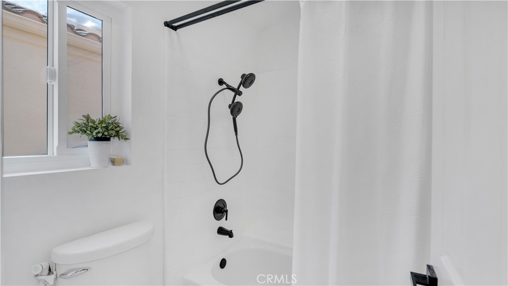 https://media.crmls.org/medias/46b7a45b-3cfb-42be-8552-8038b4be7231.jpg?preset=X-Large