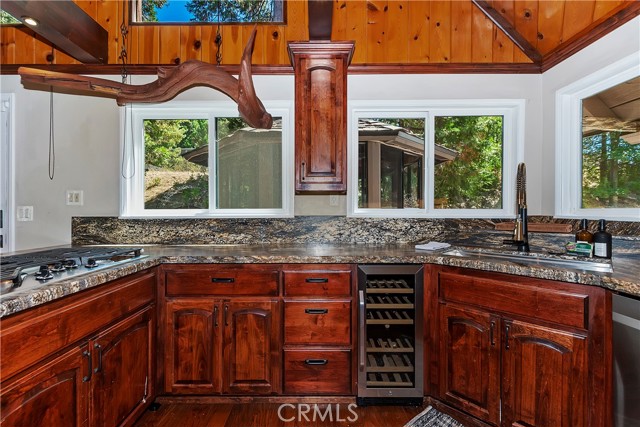 Detail Gallery Image 16 of 65 For 825 Grass Valley Rd, Lake Arrowhead,  CA 92352 - 5 Beds | 5/1 Baths