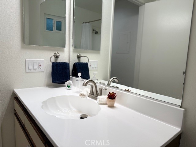 https://media.crmls.org/medias/46b7d80f-c9c2-4fff-9493-d0b452b6b572.jpg?preset=X-Large