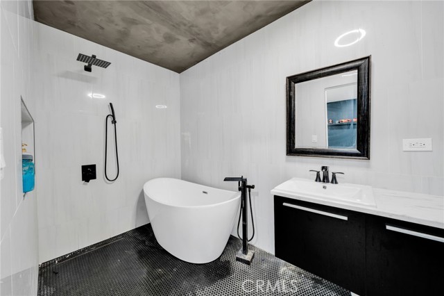 Detail Gallery Image 18 of 47 For 7044 Nestle Ave, Reseda,  CA 91335 - 4 Beds | 3 Baths