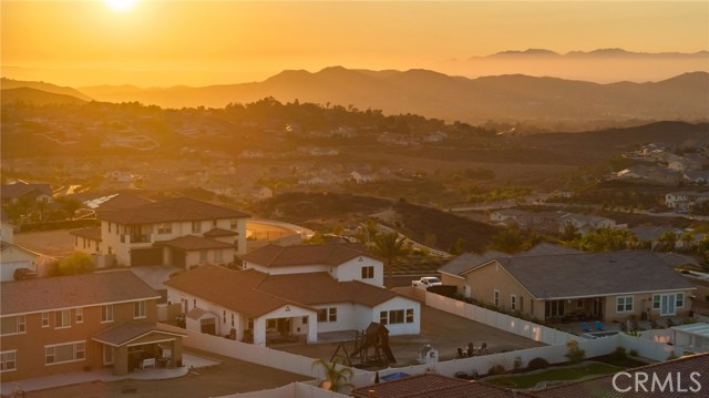 17042 Meteor Way, Riverside CA: https://media.crmls.org/medias/46b91712-10b9-4cb6-b86f-e2f230caad77.jpg