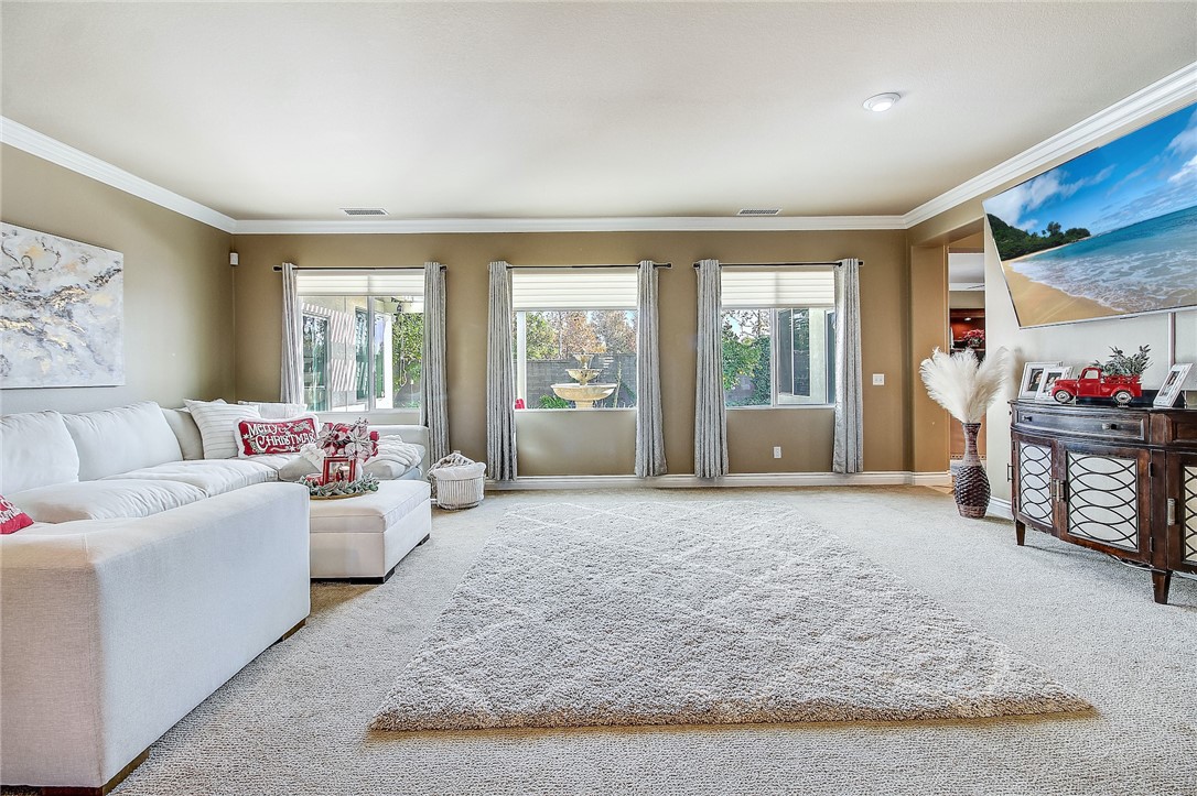 Detail Gallery Image 11 of 61 For 17509 Cedarwood Dr, Riverside,  CA 92503 - 4 Beds | 2/1 Baths