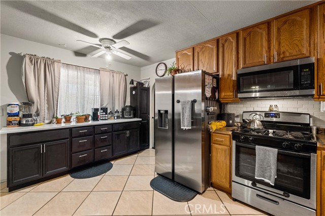 Detail Gallery Image 7 of 16 For 44213 Fenhold, Lancaster,  CA 93535 - 3 Beds | 2 Baths