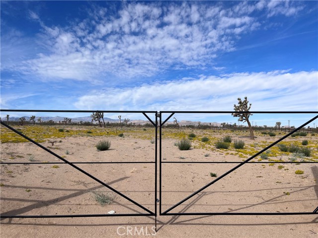 Detail Gallery Image 7 of 11 For 832 Bonita Ave, Yucca Valley,  CA 92285 - – Beds | – Baths