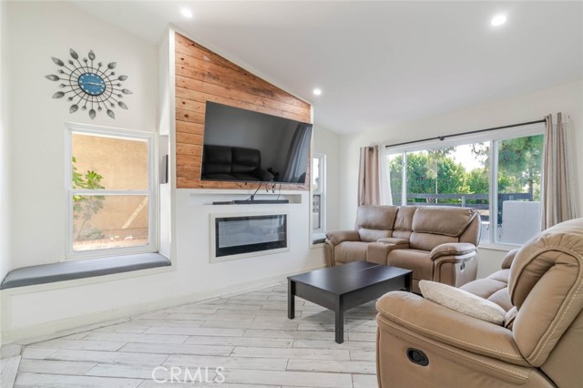 Detail Gallery Image 5 of 32 For 15931 Foothill, –,  CA 91342 - 3 Beds | 2 Baths