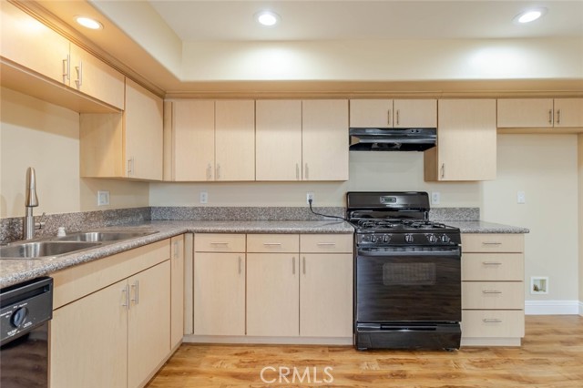 Detail Gallery Image 11 of 18 For 1466 Tamarind Ave #304,  Los Angeles,  CA 90028 - 2 Beds | 2 Baths