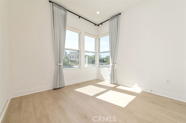 Detail Gallery Image 18 of 36 For 228 Stage, Irvine,  CA 92618 - 5 Beds | 5 Baths