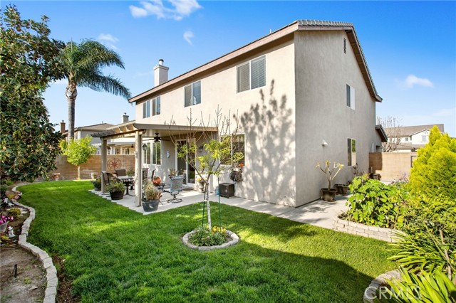 6347 Lyndsey Street, Eastvale CA: https://media.crmls.org/medias/46bd26ea-c0f7-450e-8fdf-97ca5a568ea9.jpg