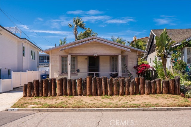 1041 2nd Street, Hermosa Beach, California 90254, 2 Bedrooms Bedrooms, ,1 BathroomBathrooms,Residential,Sold,2nd,SB22099918