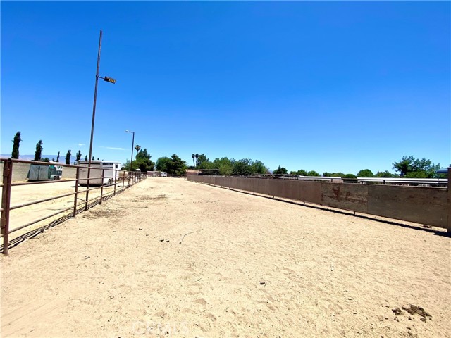 644 Whittendale Street, Bakersfield CA: https://media.crmls.org/medias/46be2f56-9b92-4b3d-921f-0bca3339f5ce.jpg