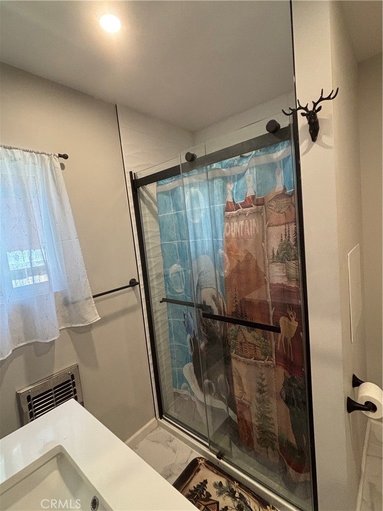 https://media.crmls.org/medias/46be33a6-3526-49bf-9ae8-ea5d6d57d951.jpg?preset=X-Large