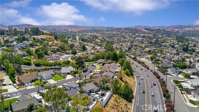 3794 Whirlaway Ln, Chino Hills CA: https://media.crmls.org/medias/46be8ea1-adf5-4546-ab38-a6191950de04.jpg