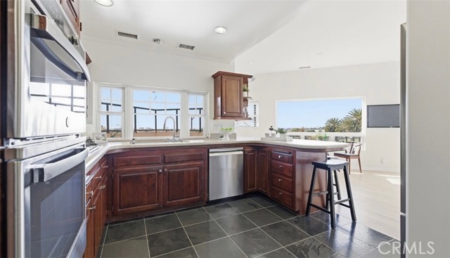 Detail Gallery Image 18 of 40 For 12317 Navy Street, Los Angeles,  CA 90066 - 3 Beds | 3 Baths