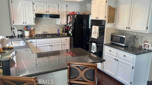 Detail Gallery Image 5 of 15 For 1133 7th Place, Hermosa Beach,  CA 90254 - 3 Beds | 2/1 Baths