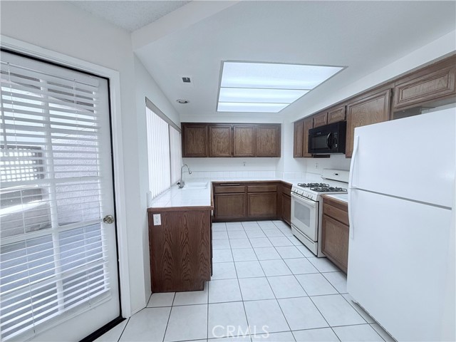 Detail Gallery Image 15 of 38 For 17 Rock Cliff Pl, Phillips Ranch,  CA 91766 - 2 Beds | 2/1 Baths