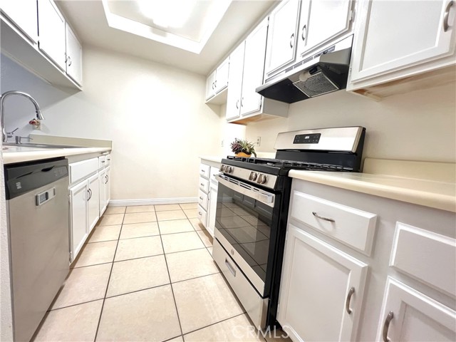 Detail Gallery Image 3 of 12 For 12430 Woodbridge, Garden Grove,  CA 92843 - 2 Beds | 2 Baths