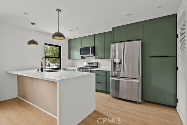 Detail Gallery Image 2 of 9 For 6607 Troost Ave, North Hollywood,  CA 91606 - 3 Beds | 3 Baths