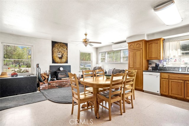 Detail Gallery Image 4 of 31 For 2243 N Nutmeg St, Escondido,  CA 92026 - 3 Beds | 2 Baths