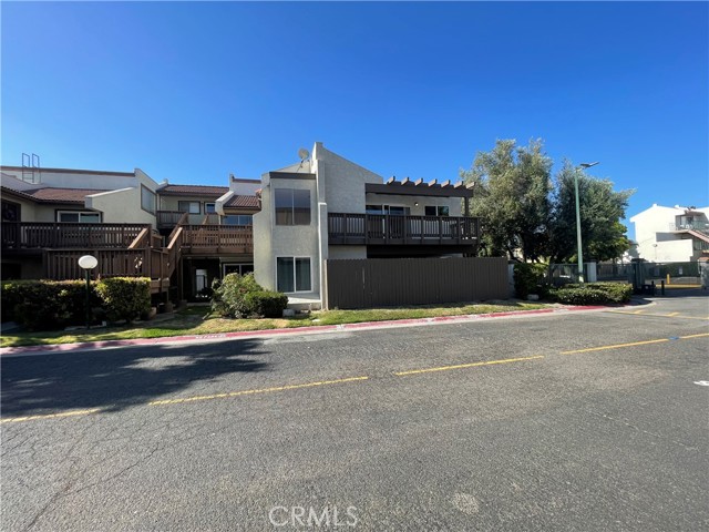 Detail Gallery Image 3 of 36 For 951 S Citron St #5,  Anaheim,  CA 92805 - 2 Beds | 2 Baths